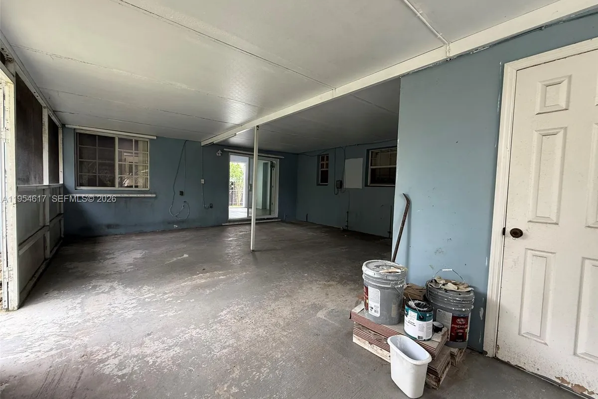 9825 SW 54th St, Miami FL 33165