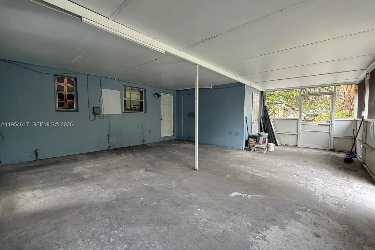 9825 SW 54th St, Miami FL 33165