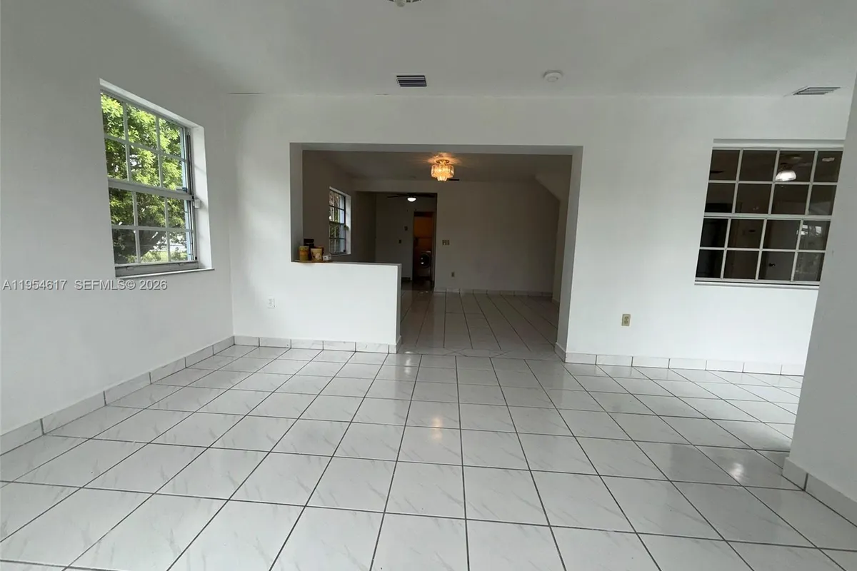 9825 SW 54th St, Miami FL 33165