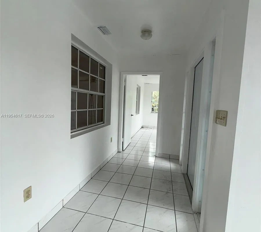 9825 SW 54th St, Miami FL 33165