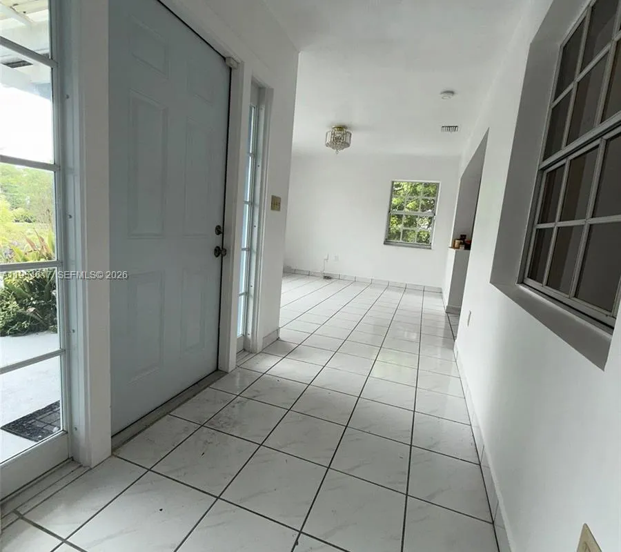 9825 SW 54th St, Miami FL 33165