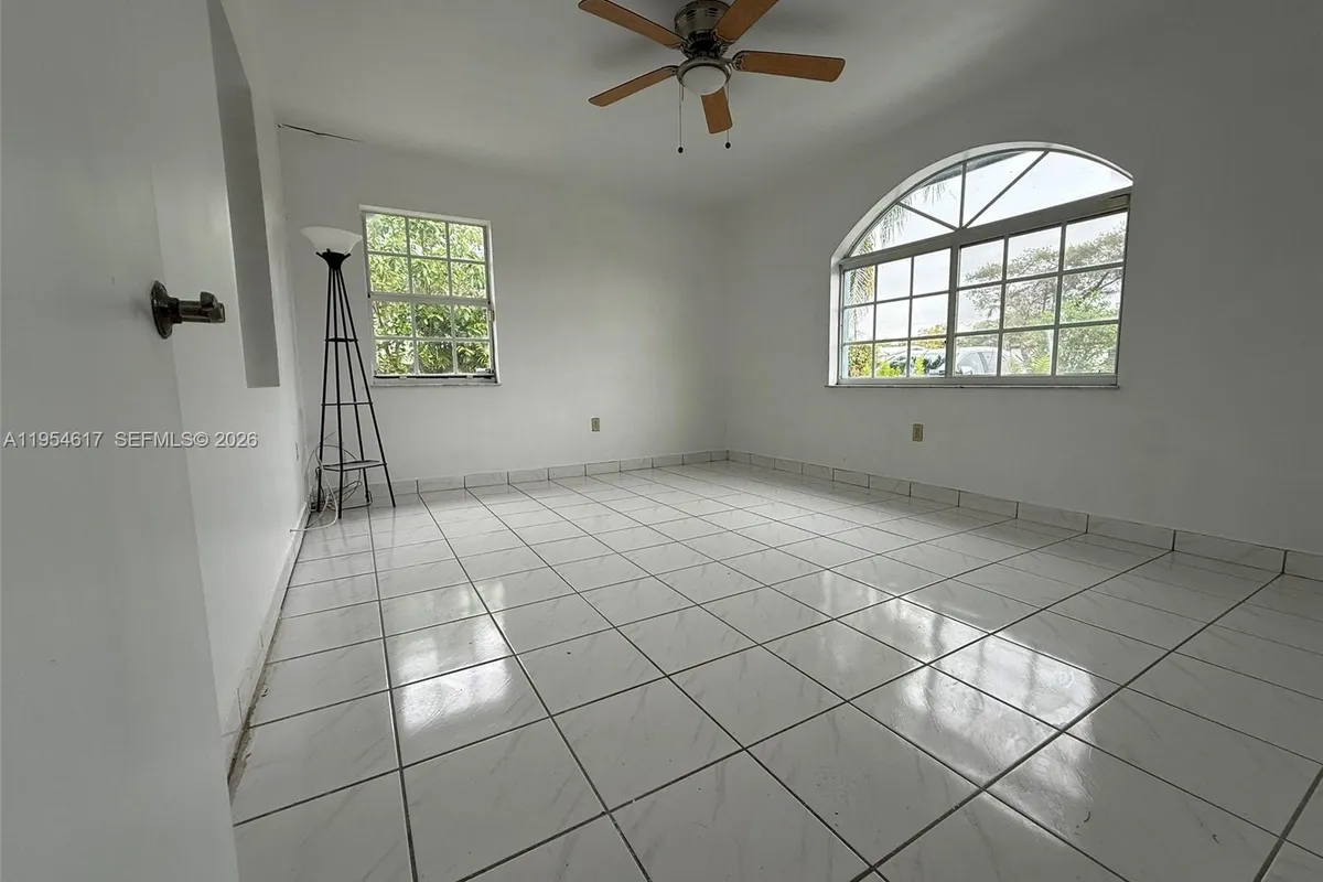 9825 SW 54th St, Miami FL 33165