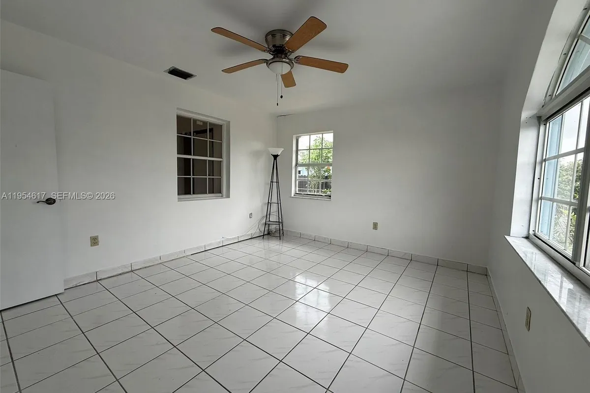 9825 SW 54th St, Miami FL 33165