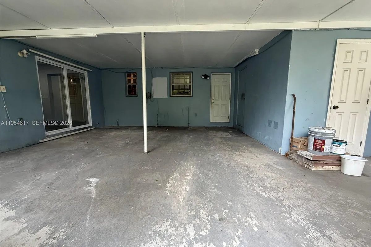 9825 SW 54th St, Miami FL 33165