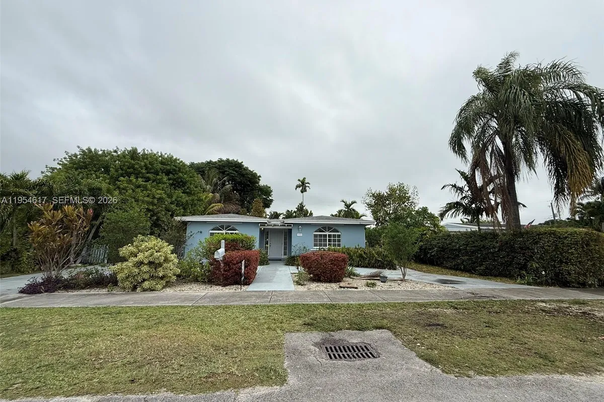 9825 SW 54th St, Miami FL 33165