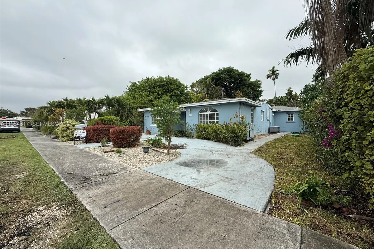 9825 SW 54th St, Miami FL 33165