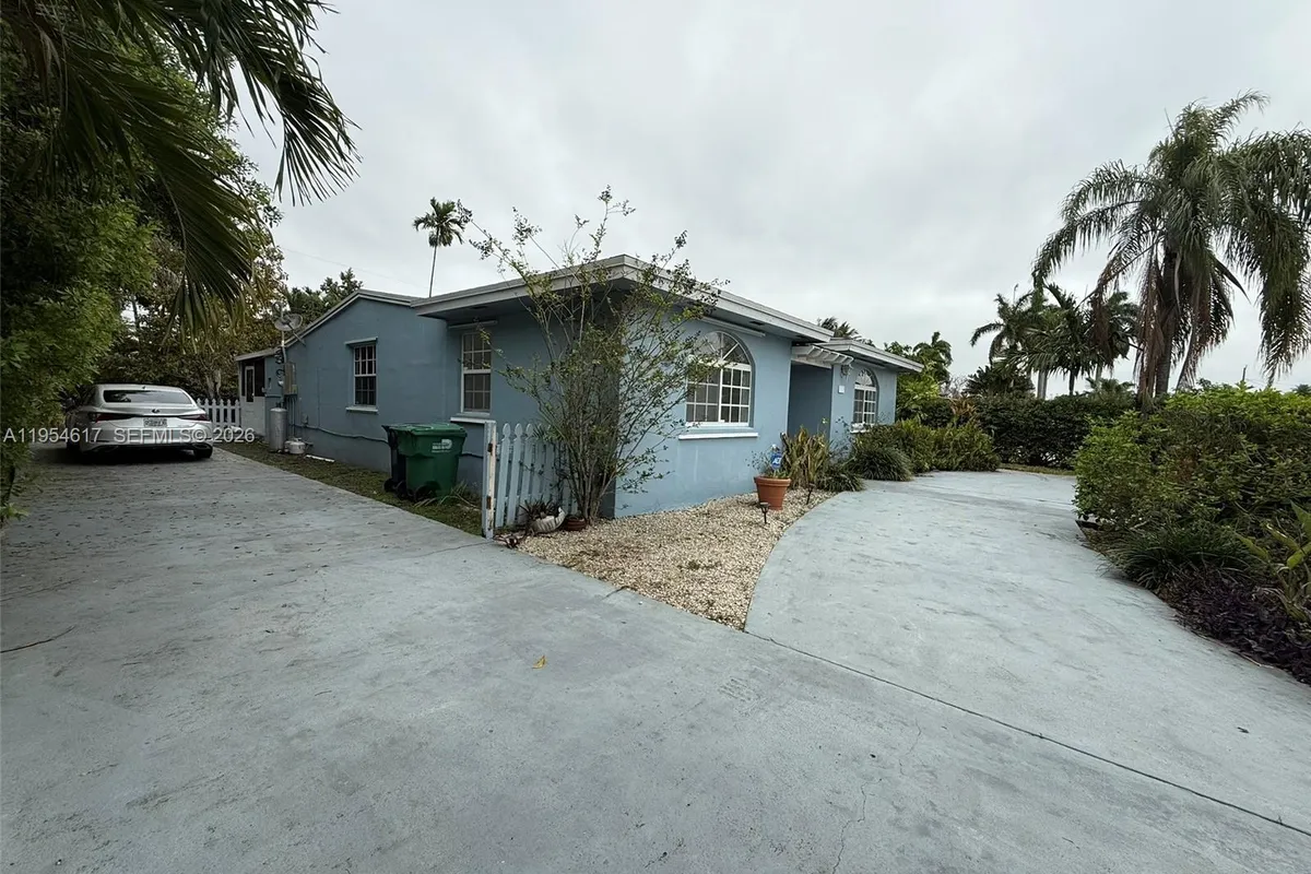 9825 SW 54th St, Miami FL 33165