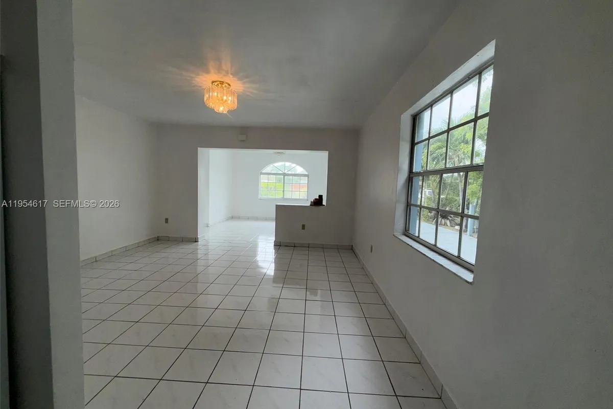 9825 SW 54th St, Miami FL 33165