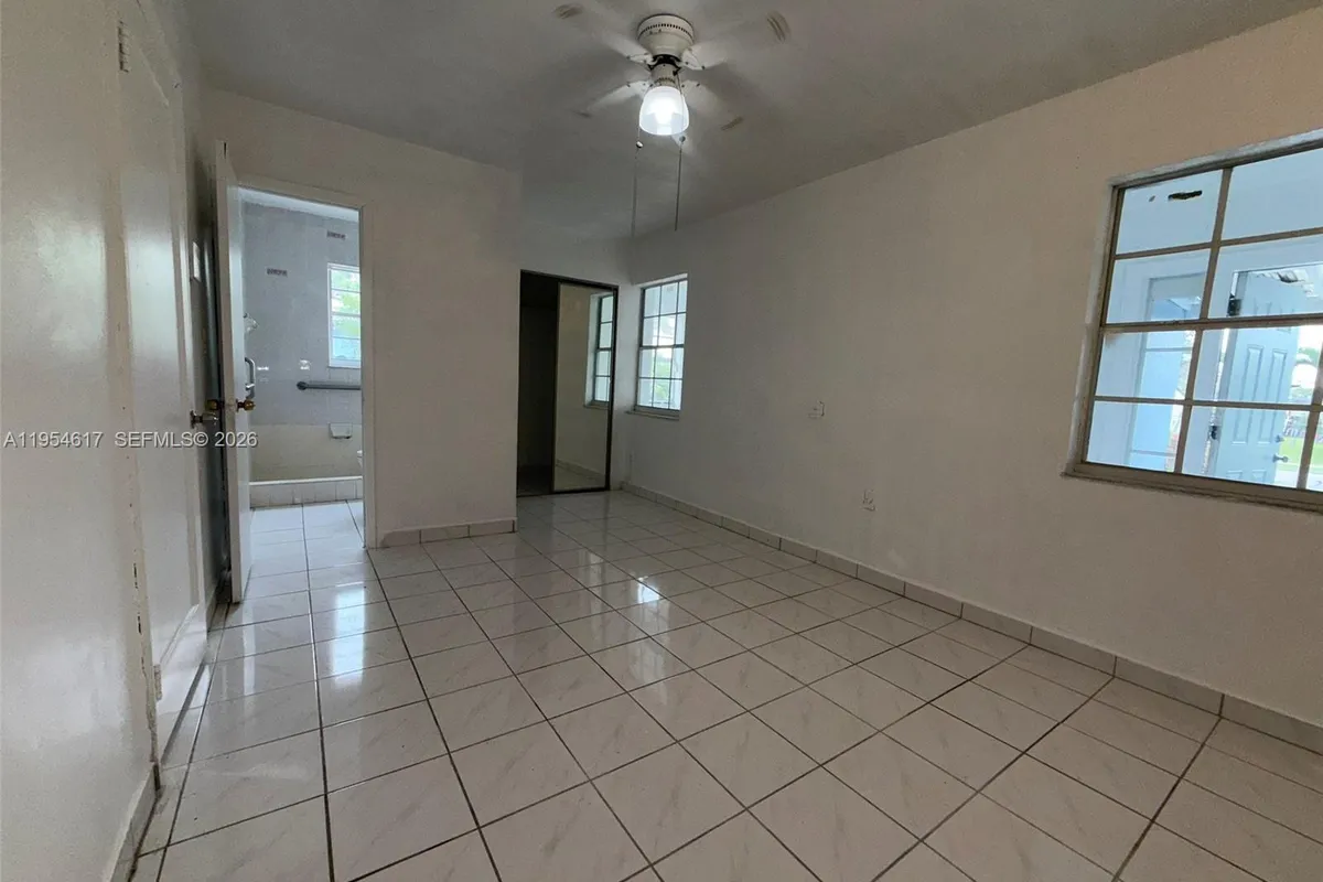 9825 SW 54th St, Miami FL 33165