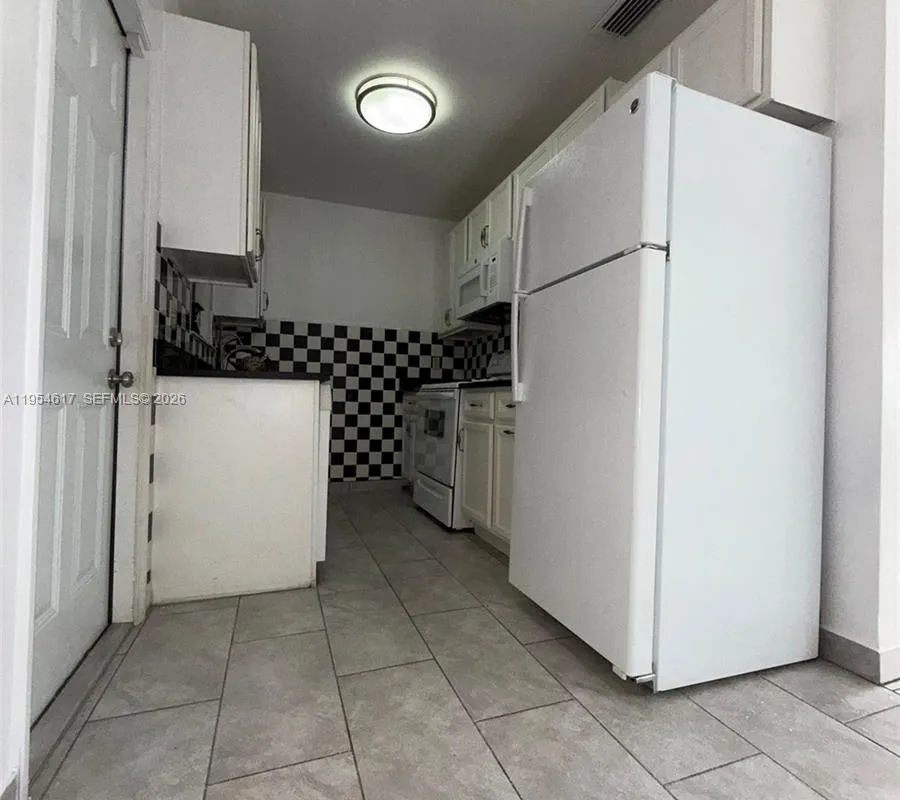 9825 SW 54th St, Miami FL 33165