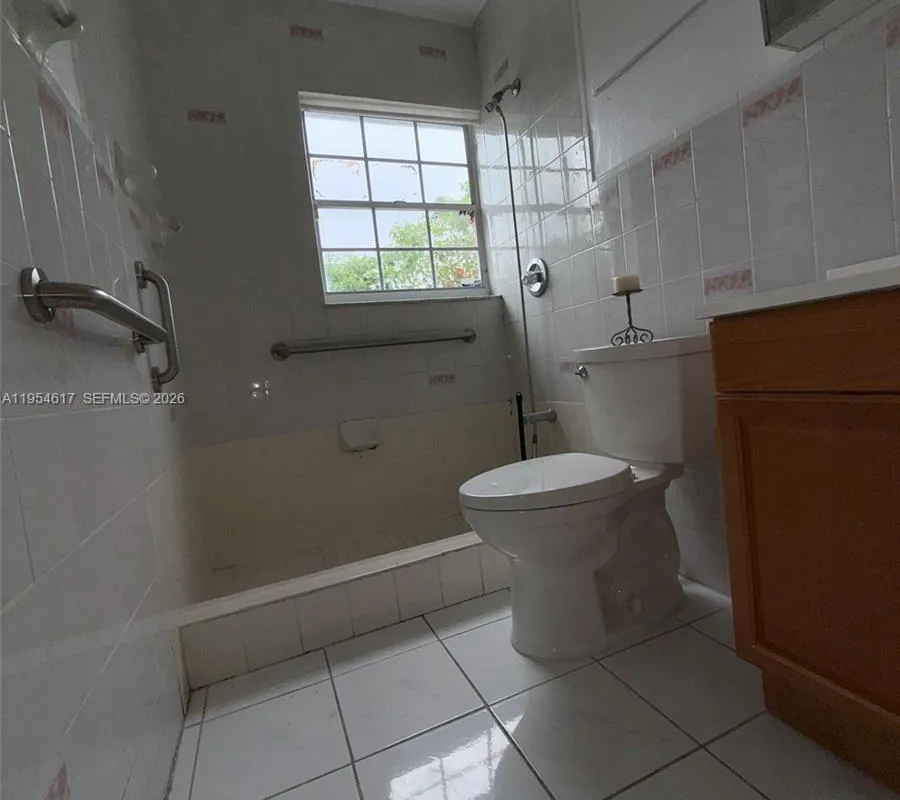 9825 SW 54th St, Miami FL 33165