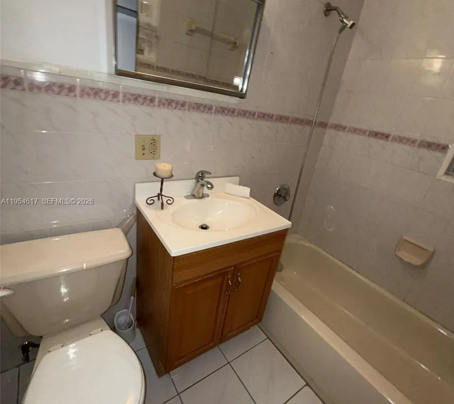 9825 SW 54th St, Miami FL 33165