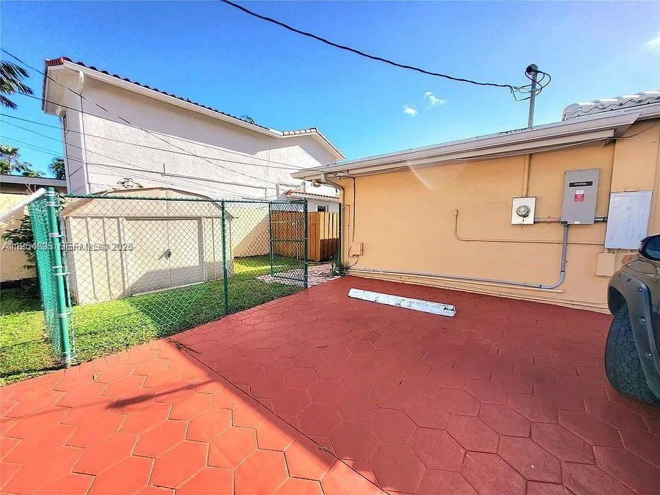 215 S 12th Ave, Hollywood FL 33019