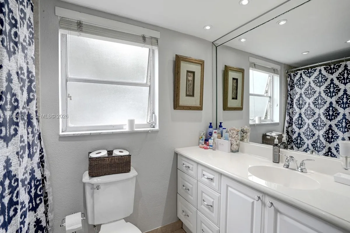 2651 S Course Dr # 410, Pompano Beach FL 33069