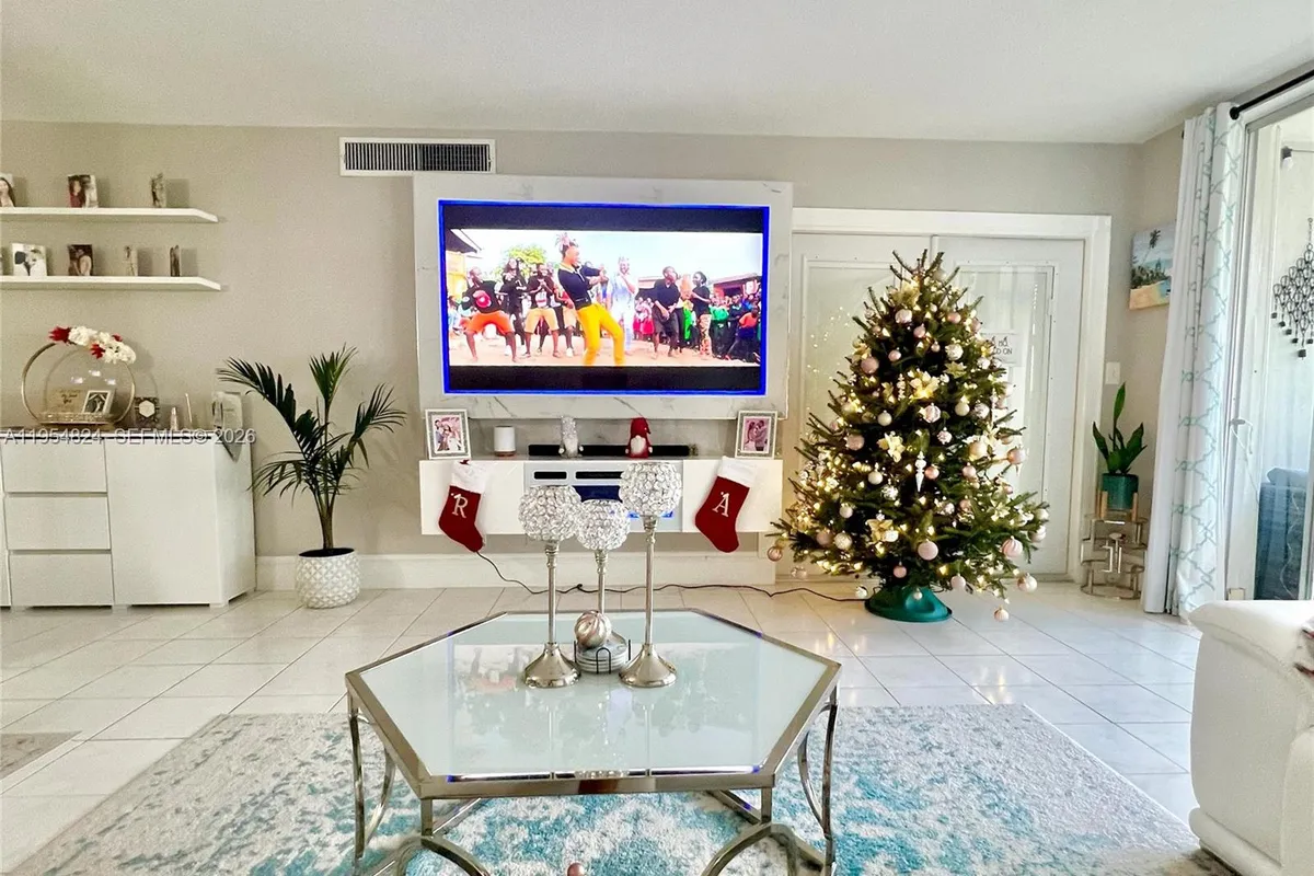 2651 S Course Dr # 410, Pompano Beach FL 33069