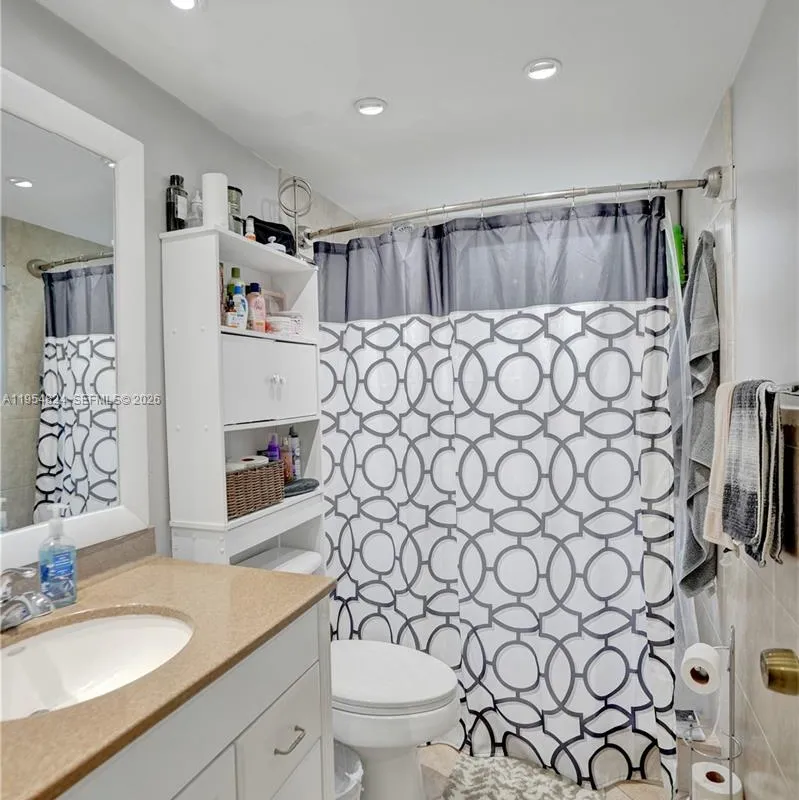 2651 S Course Dr # 410, Pompano Beach FL 33069