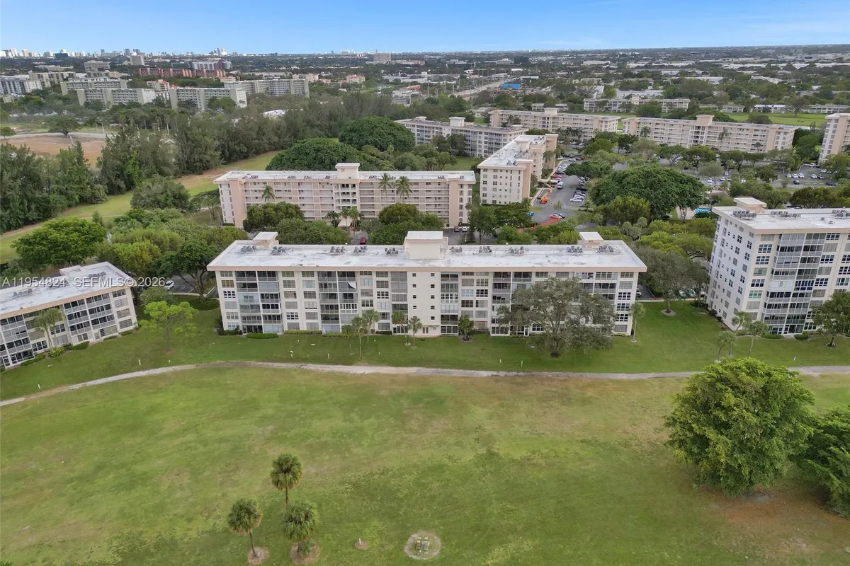 2651 S Course Dr # 410, Pompano Beach FL 33069