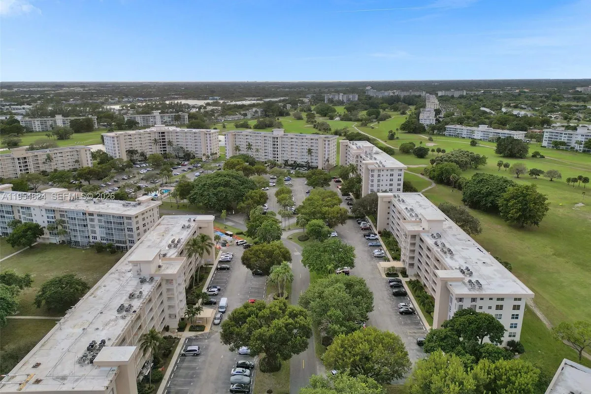 2651 S Course Dr # 410, Pompano Beach FL 33069