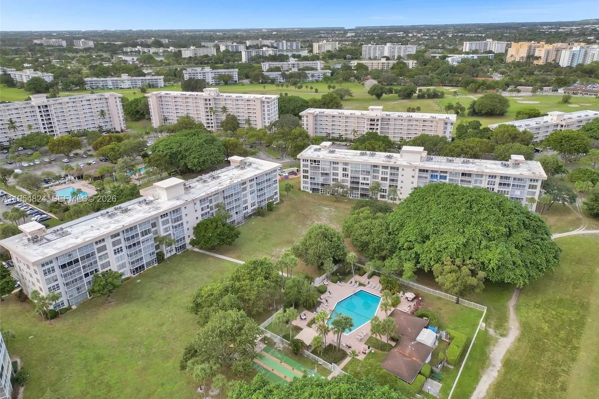 2651 S Course Dr # 410, Pompano Beach FL 33069