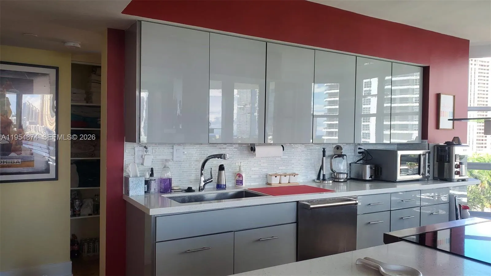 3600 Mystic Pointe Dr # 913, Aventura FL 33180