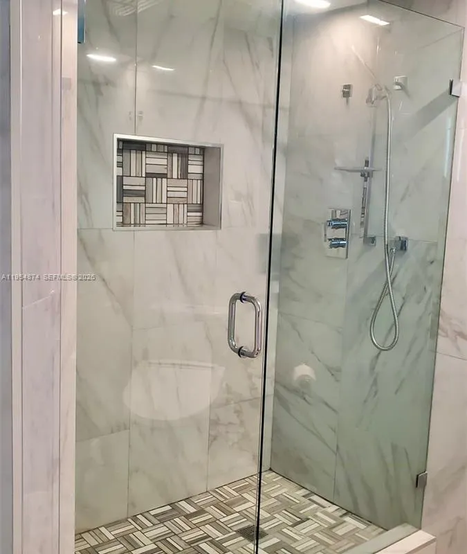 3600 Mystic Pointe Dr # 913, Aventura FL 33180