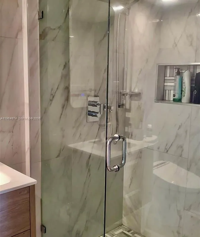 3600 Mystic Pointe Dr # 913, Aventura FL 33180