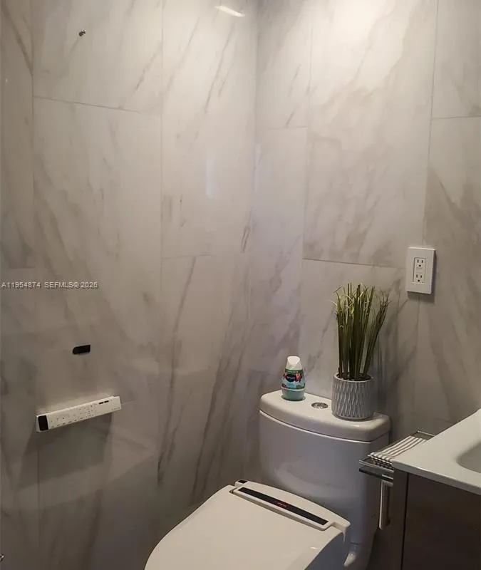 3600 Mystic Pointe Dr # 913, Aventura FL 33180