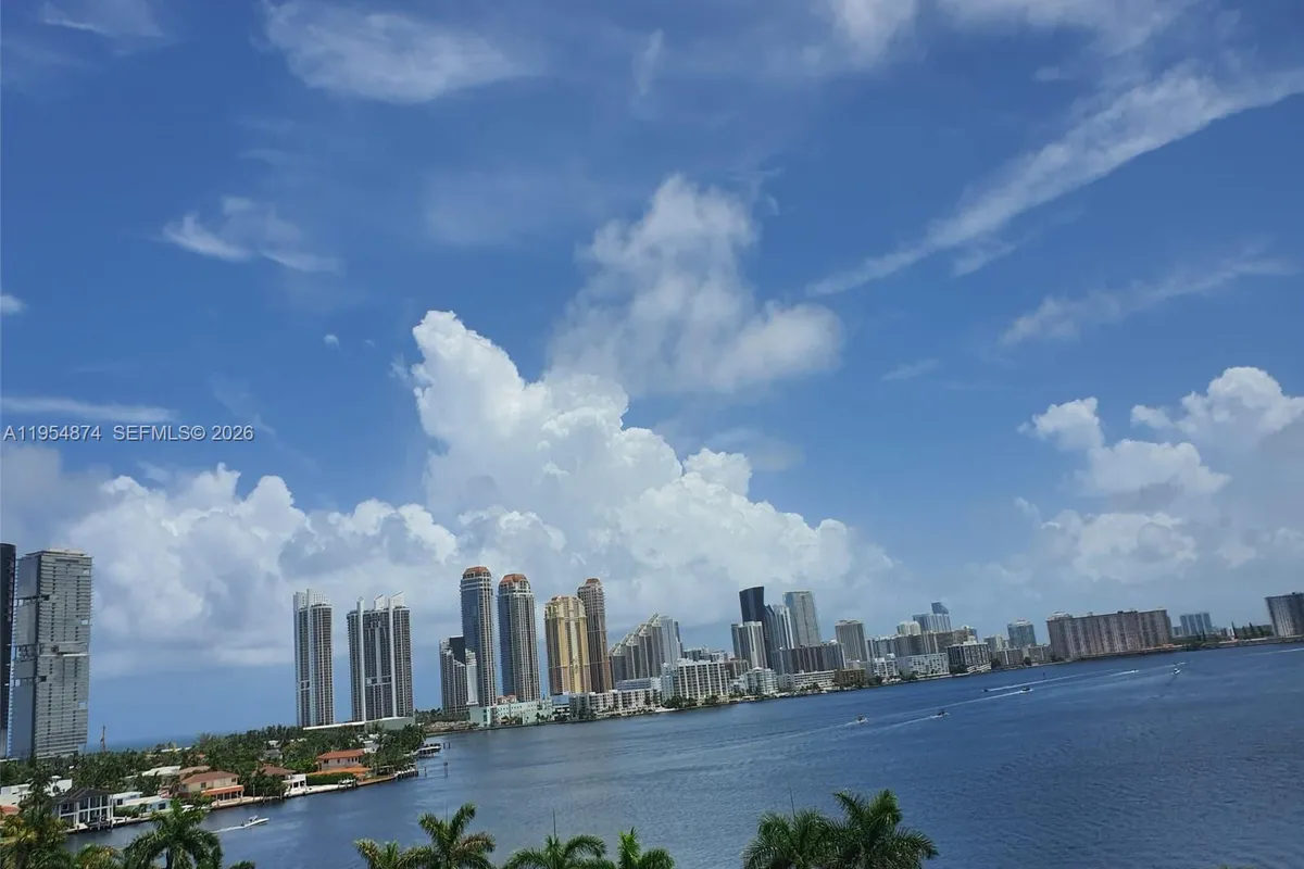 3600 Mystic Pointe Dr # 913, Aventura FL 33180