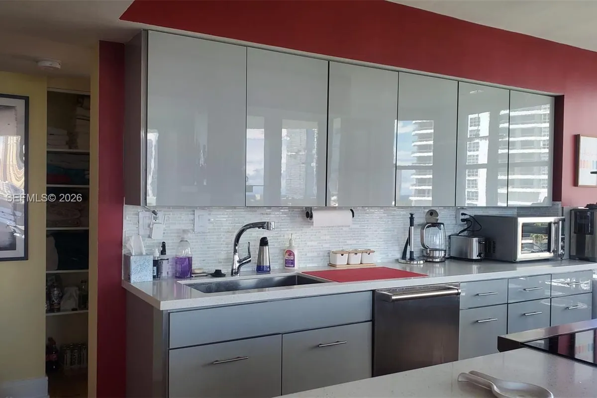 3600 Mystic Pointe Dr # 913, Aventura FL 33180