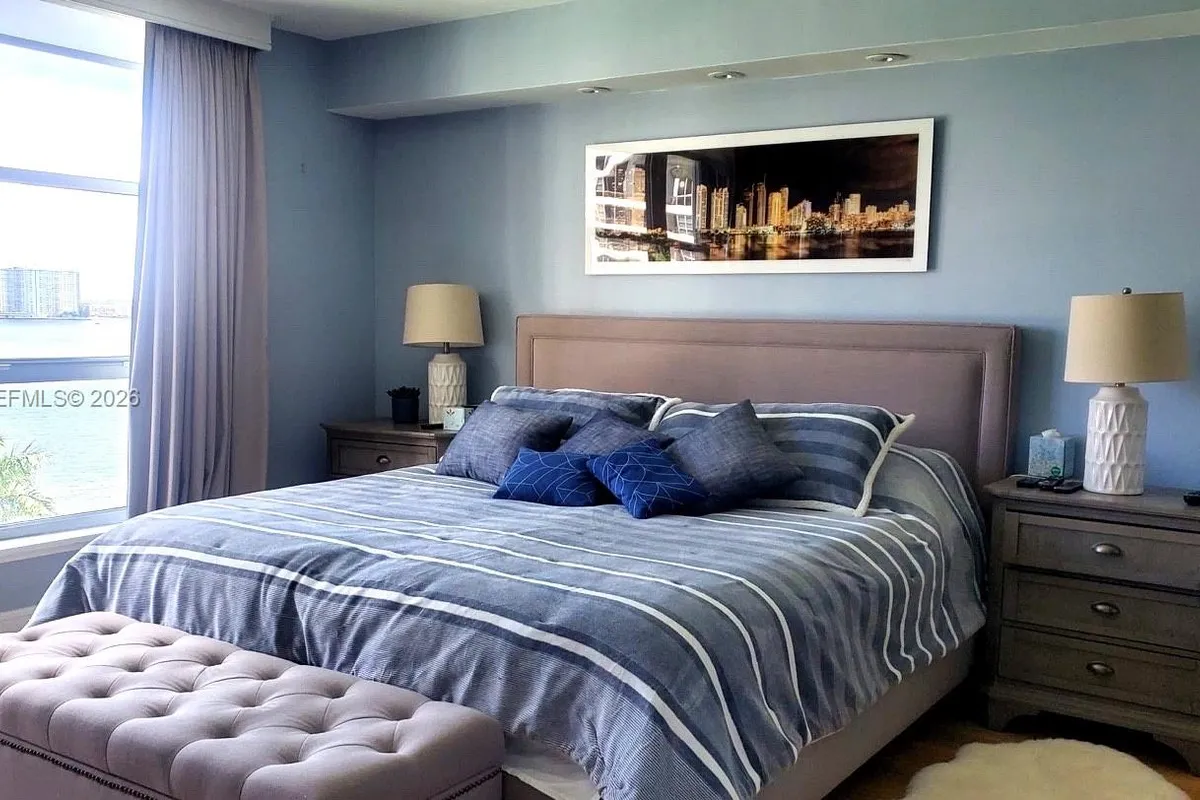 3600 Mystic Pointe Dr # 913, Aventura FL 33180