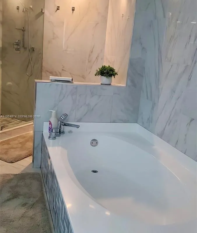 3600 Mystic Pointe Dr # 913, Aventura FL 33180