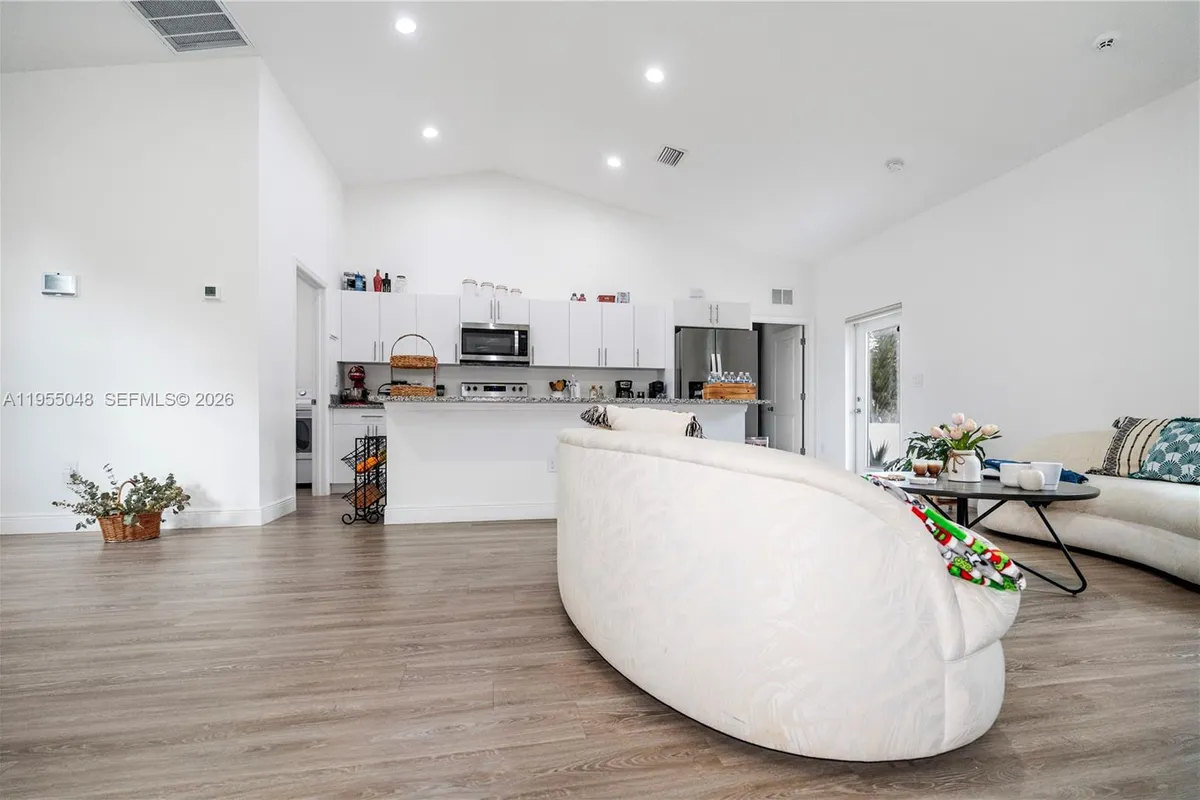 8031 Sandy Cir, La Belle FL 33935