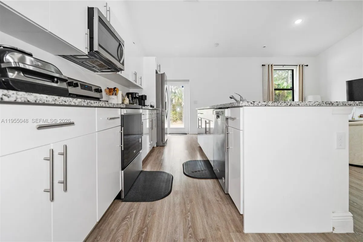 8031 Sandy Cir, La Belle FL 33935