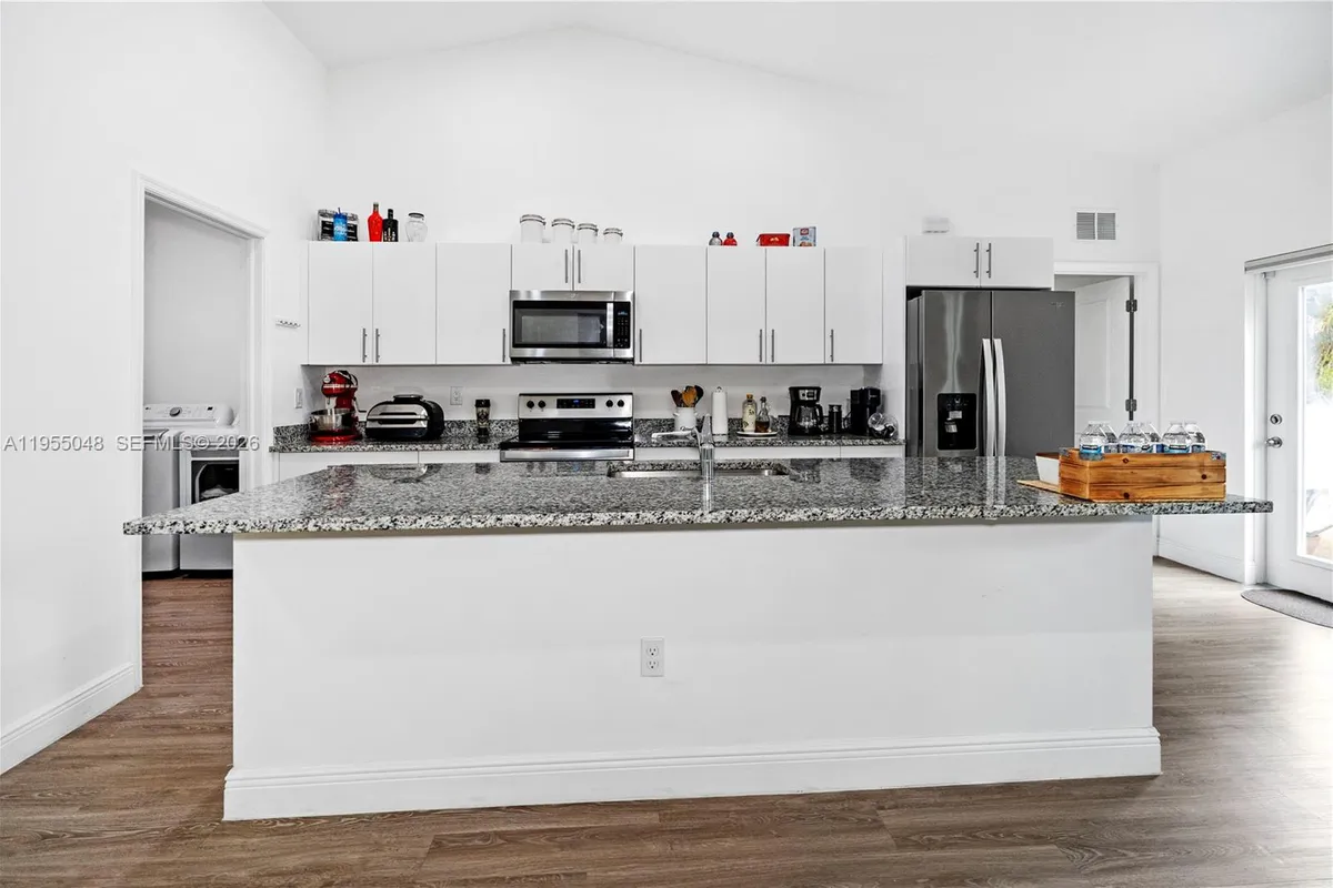 8031 Sandy Cir, La Belle FL 33935