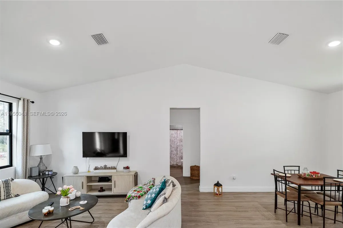 8031 Sandy Cir, La Belle FL 33935