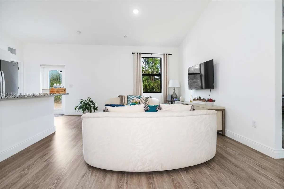 8031 Sandy Cir, La Belle FL 33935