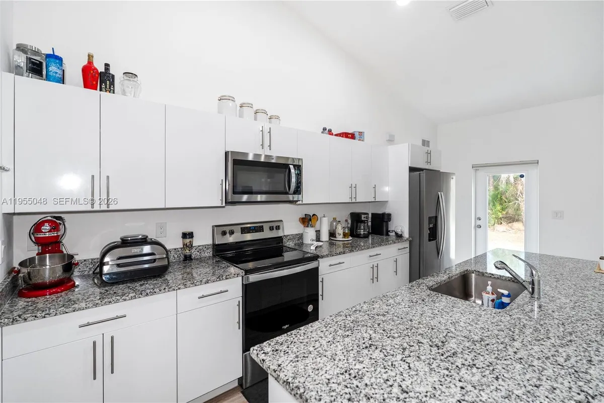 8031 Sandy Cir, La Belle FL 33935