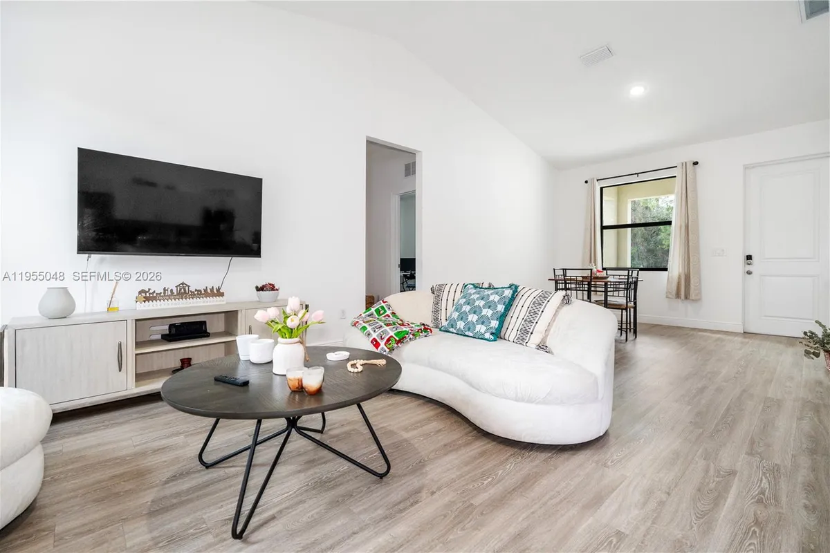 8031 Sandy Cir, La Belle FL 33935