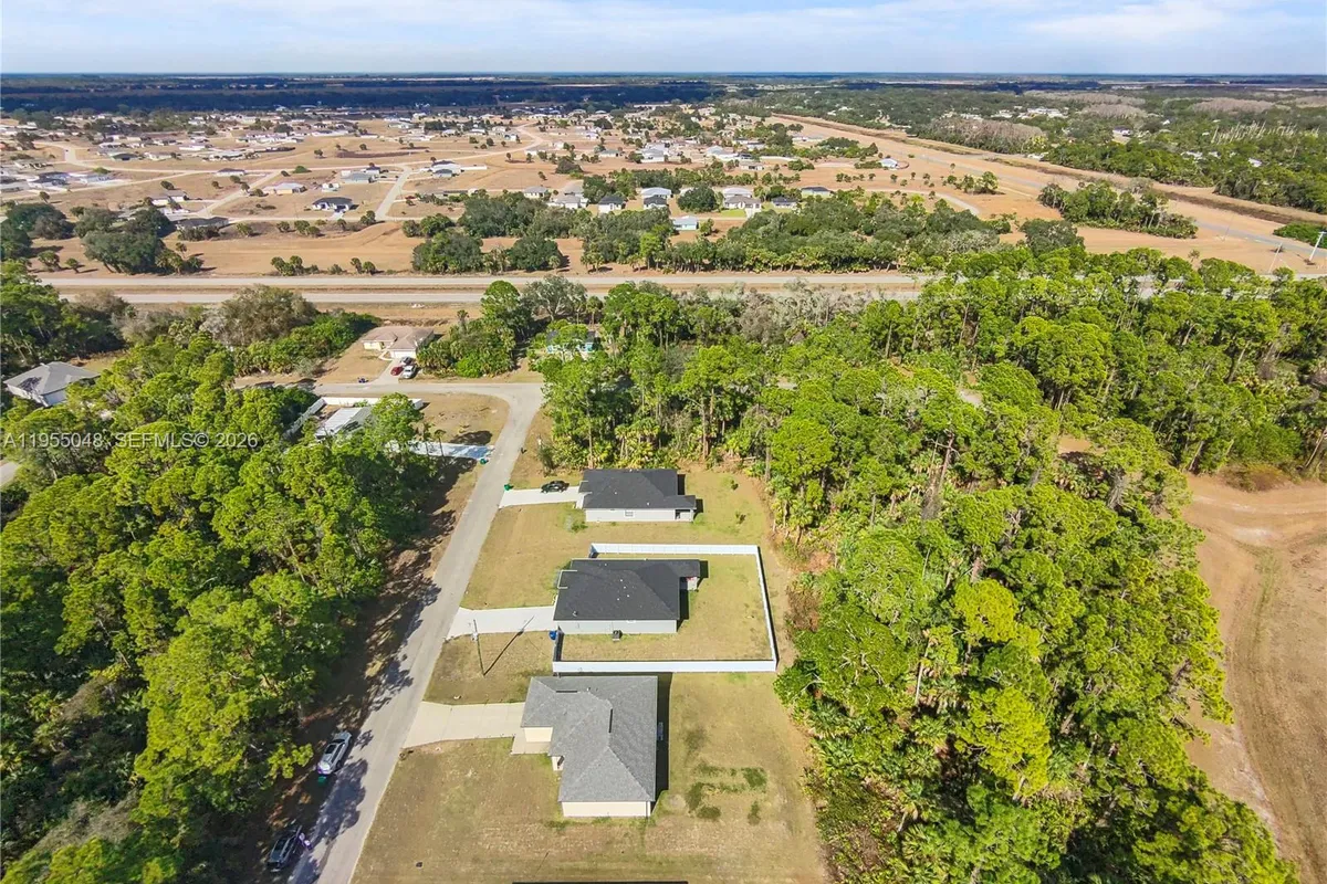 8031 Sandy Cir, La Belle FL 33935