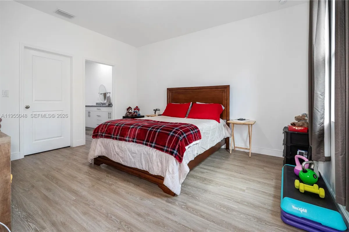 8031 Sandy Cir, La Belle FL 33935