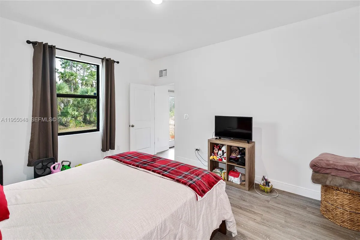 8031 Sandy Cir, La Belle FL 33935