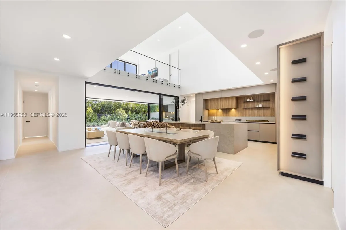 30 Samana Dr, Coconut Grove FL 33133