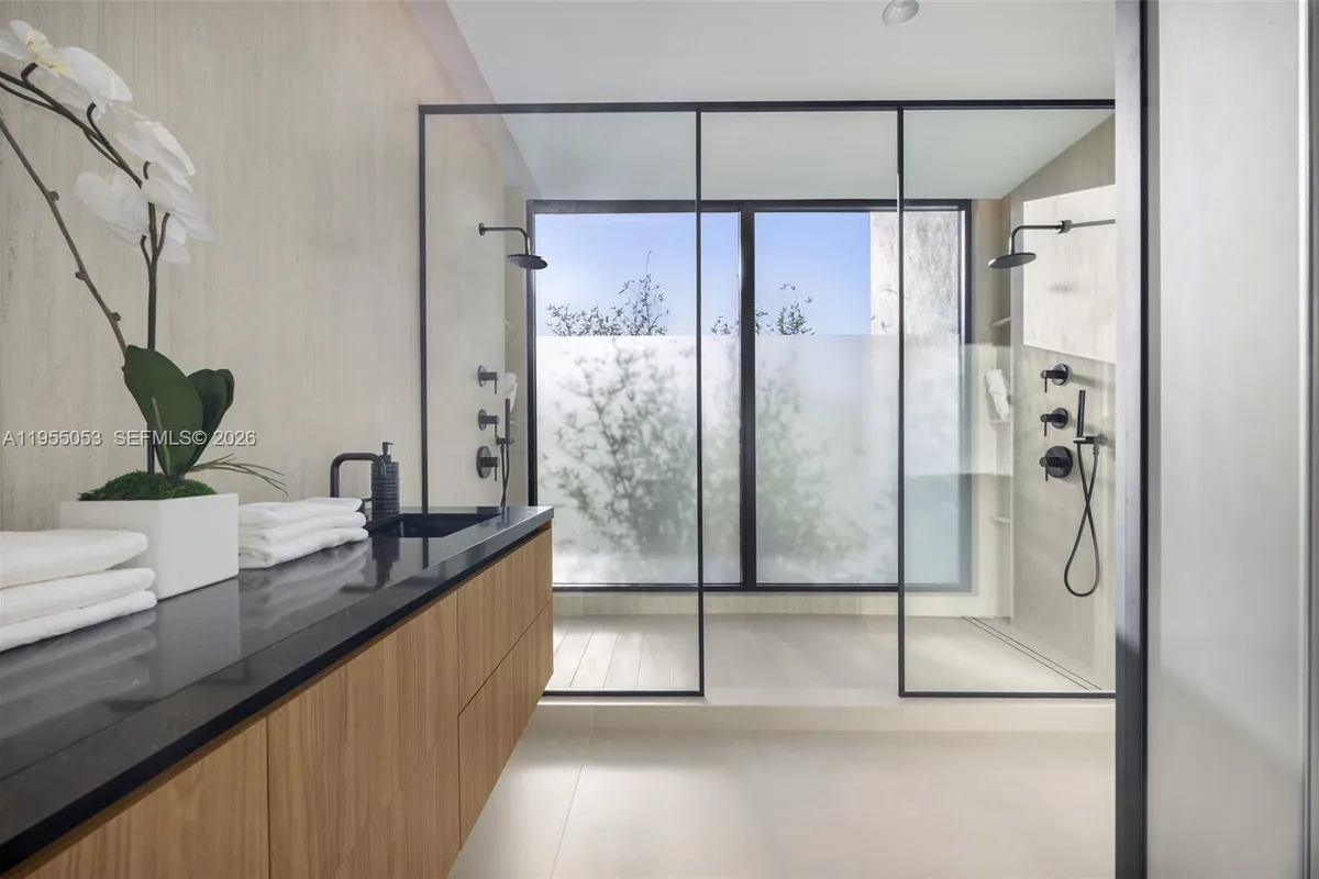 30 Samana Dr, Coconut Grove FL 33133