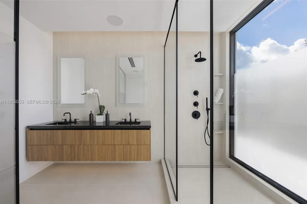 30 Samana Dr, Coconut Grove FL 33133