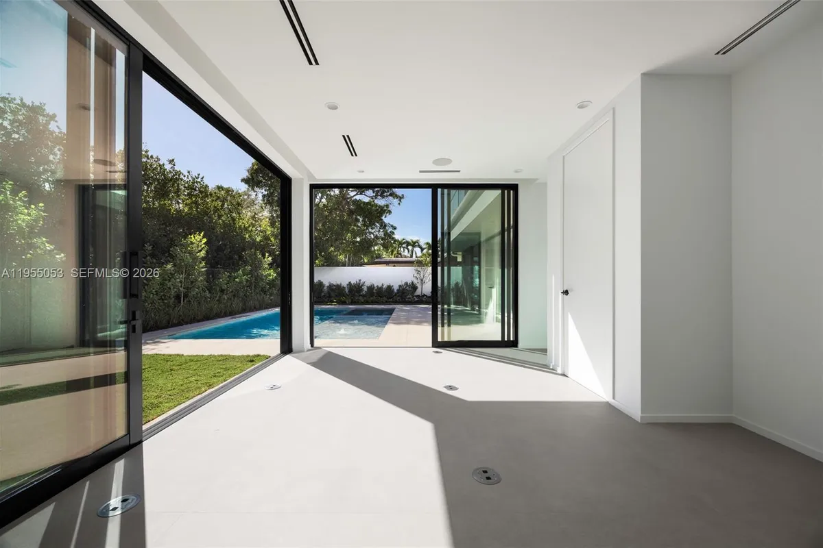 30 Samana Dr, Coconut Grove FL 33133