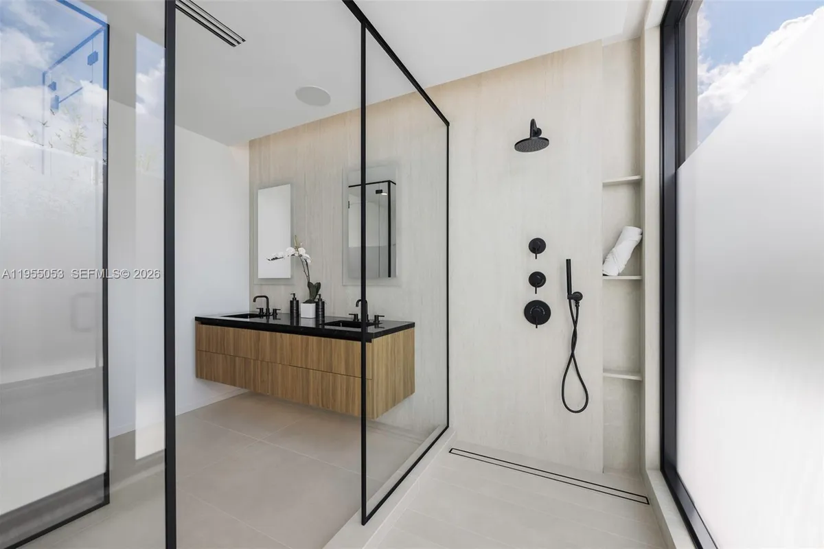 30 Samana Dr, Coconut Grove FL 33133