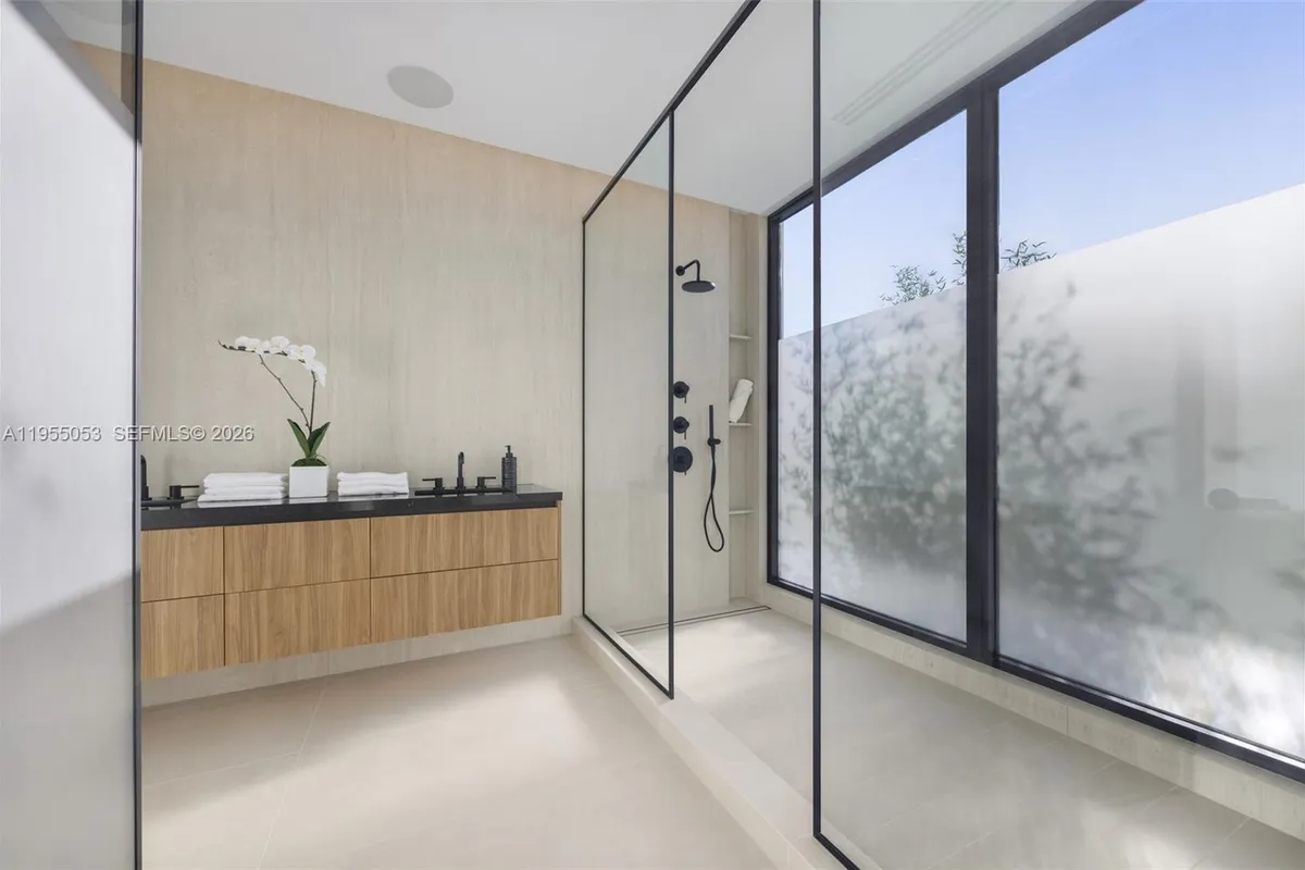 30 Samana Dr, Coconut Grove FL 33133