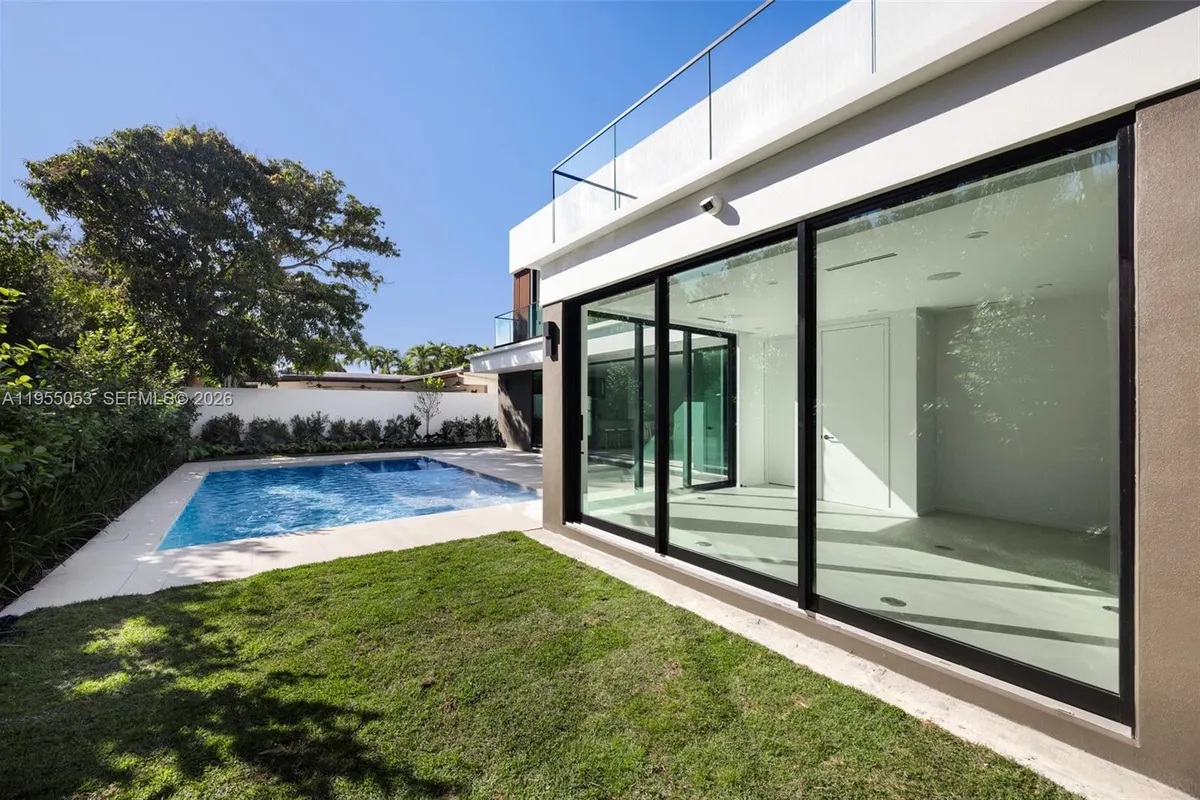 30 Samana Dr, Coconut Grove FL 33133