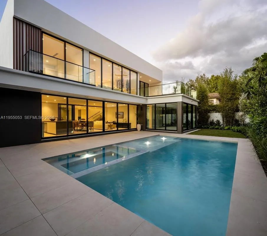 30 Samana Dr, Coconut Grove FL 33133