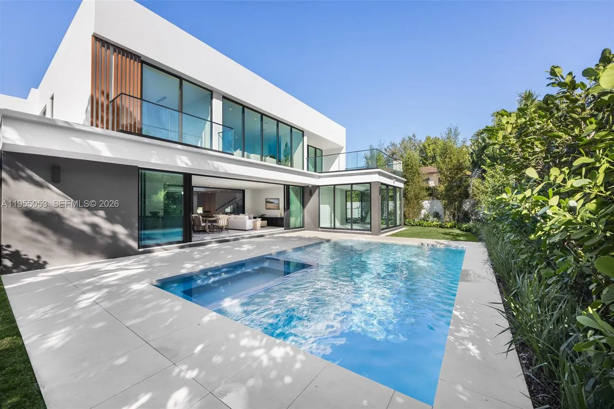 30 Samana Dr, Coconut Grove FL 33133